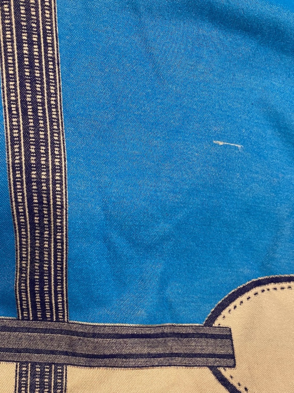 ✨ Elegant Geometric Border Scarf ✨ - NWT - Picture 3 of 4